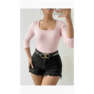 Haut en tricot côtelé rose poudré à manches longues et col carré pour femme, coupe régulière, tissu doux - Product Image 1