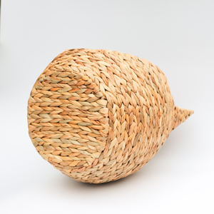 Casa para Gatos con Forma de Nave Espacial y Orejas de Gato – Material de Jacinto de Agua Tejido a Mano, Súper Suave, Sostenible, Transpirable y Ecológico - Product Image 5