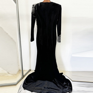 <span class=keywords><strong>Robe</strong></span> de soirée de luxe en velours <span class=keywords><strong>noir</strong></span>, <span class=keywords><strong>longue</strong></span>, <span class=keywords><strong>moulante</strong></span>, maxi, pour femme, élégante, à manches longues, avec perles et pompons, <span class=keywords><strong>robe</strong></span> de cérémonie - Product Image 4
