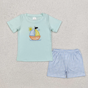 Conjunto de ropa de verano para niños con camiseta bordada con velero y pantalones cortos a cuadros - Product Image 6