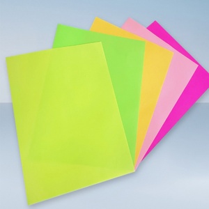 Papel estucado de colores brillantes con consistencia fuerte para insertos e invitaciones - Product Image 1