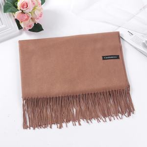 Bufanda de invierno de tela satinada personalizada al por mayor Gran oferta abanico tejido de punto adulto Argyle logotipo dibujado a mano incluido club de fútbol - Product Image 2