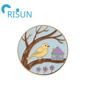 Spille per amanti degli uccelli spille in metallo giallo canarino regalo personalizzato pappagallino pappagallino uccello canarino distintivo - Product Image 3