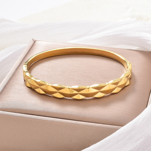 กำไลข้อมือสแตนเลสสตีล18K สำหรับผู้หญิงตัวเรือนกระจกขัดเงากระจกเหลี่ยมเพชรพลอยต่อเนื่องเก๋ไก๋ป้องกันการเสื่อมเสียหรูหรา - Product Image 4
