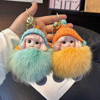 Adorable figurine à cheveux courts avec bonnet tricoté en vraie fourrure de renard, peluche moelleuse, porte-clés, pompon, breloque de sac, jolis petits cadeaux d'anniversaire