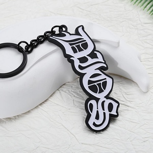 พวงกุญแจโลหะผสมสังกะสีชุบสีดำพร้อมโลโก้แบบกำหนดเอง ตัวอักษรคำศัพท์เวทมนตร์เคลือบเงา 2 มิติ สำหรับเป็นของขวัญ - Product Image 6