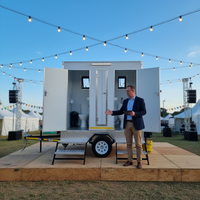 Remorque de toilettes mobiles de luxe pour l'extérieur, personnalisée, avec matériau de conteneur, design écologique et durable pour le camping et l'utilisation publique
