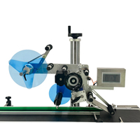 Machine automatique d'application d'étiquettes sensibles à la pression pour le miel, les sauces, les épices et les contenants alimentaires, y compris les bocaux en verre.