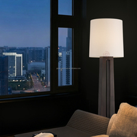 Lampadaire LED moderne pour intérieurs contemporains, base E27, abat-jour en tissu minimaliste pour espaces intérieurs modernes et contemporains
