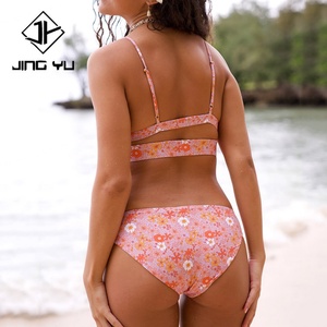 Bikini hawaïen personnalisable pour femmes, vente chaude, décolleté halter, ensemble deux pièces, fabriqué en tissu de plage confortable - Product Image 1