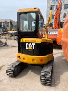 รถขุดขนาดเล็กมือสอง Caterpillar 304CR 4 ตัน พร้อมเครื่องยนต์ เกียร์ และปั๊ม |   กะทัดรัดและคล่องตัว |   สำหรับฟาร์มและการจัดสวน - Product Image 2
