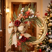 Großhandel Handgefertigte Moderne Weihnachtskränze mit Tannenzapfen, Glocken und Schleifen, Türhängende Ornamente, Feiertagsdekoration