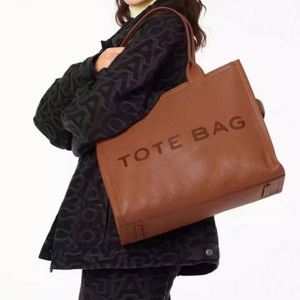 Sac fourre-tout pliable en PU personnalisé avec fermeture éclair, sac à main de luxe pour femmes, grand sac imperméable avec logo - Product Image 5