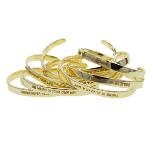 Bracciale Aperto Minimalista Placcato Oro Lucidato, Bracciale <span class=keywords><strong>a</strong></span> Fascia Impilabile con Messaggio Inciso, Regalo per <span class=keywords><strong>San</strong></span> <span class=keywords><strong>Valentino</strong></span> - Product Image 4