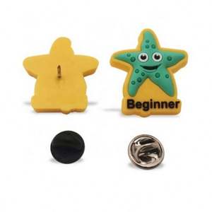 Badge d'épingle de revers scolaire 3D magnétique personnalisé en PVC, avec logo en caoutchouc gaufré, décoration à sequins, étiquette en silicone, finition sans nickel - Product Image 1