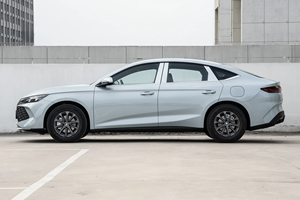 รถยนต์ BYD Qin <span class=keywords><strong>L</strong></span> DM-i ปี 2026 ระยะทางวิ่ง 128 กม. แบบ PHEV ซีดาน เครื่องยนต์ 1.5 ลิตร รุ่นที่ 5 แบตเตอรี่ DM-i Blade กำลังไฟ 23 กิโลวัตต์ รองรับการชาร์จเร็ว ระบบ DiLink 100 สมาร์ทคาร์สำหรับครอบครัว - Product Image 2