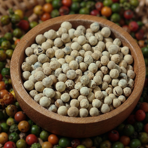 Poivre Blanc Entier de Qualité Supérieure de la Nouvelle Récolte du Gujarat, Inde – Grains de Poivre Naturels, Durée de Conservation de 24 Mois pour Achat en Gros d'Épices - Product Image 1