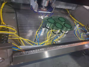 เครื่องจักรแปรรูปกระจกแบบอัตโนมัติอัจฉริยะ ระบบควบคุมด้วยคอมพิวเตอร์ (CNC) สำหรับงานแก้ว ดีไซน์ขั้นสูง พร้อมมอเตอร์แกนกลาง ทนทาน ใช้งานได้ยาวนาน - Product Image 5