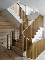 Escalier en colimaçon de luxe exquis, directement de l'usine, avec marches en bois massif pour usage domestique
