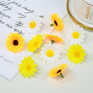 Flores Artificiales de Margarita Dongchen Crafts de 4 cm, Cabezas de Margarita Pequeñas para Decoración, Manualidades, Coronas y Cajas de Flores - Product Image 3
