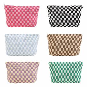 Bolsa de Cosméticos con Cierre y Diseño a Cuadros, Bolso de Mano para Mujer, Estuche de Viaje para Lápiz Labial y Artículos de Aseo, Bolsa de Maquillaje a Cuadros - Product Image 1