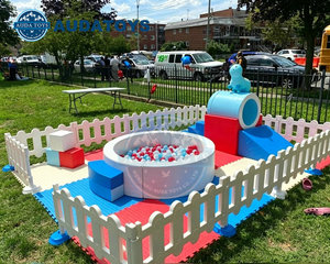 Conjunto de Decoración en Forma de Corazón para Área de Juegos Interior en Azul y Rojo, Ideal para Jardín Privado o Propiedad Exclusiva - Product Image 3