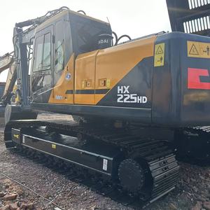 Excavatrice sur chenilles Hyundai HX225 haute performance avec système hydraulique haute pression - Product Image 2