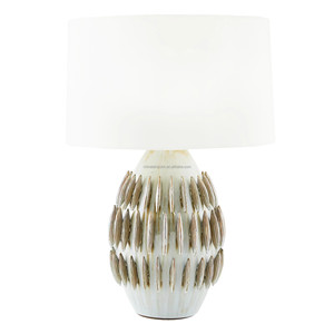 Lampe de table moderne rustique en céramique rayée brun et gris avec abat-jour en lin |   Éclairage organique et naturel pour les espaces d'hôtel - Product Image 6