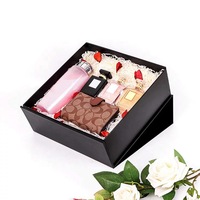 Boîtes cadeaux pliables haut de gamme en matériaux recyclés imperméables avec doublure en éponge pour les cadeaux de mariage et d'événements