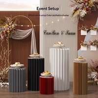 Présentoir d'îlot autoportant cylindrique en bois poli, pliable, multifonctionnel et pré-assemblé, idéal pour table de desserts de mariage