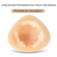 OEM/ODM XINXINMEI Formes de Seins Triangulaires Réalistes 100% Silicone pour Hommes Travestis 2400g/paire Grande Taille Beige Mamelons Naturels