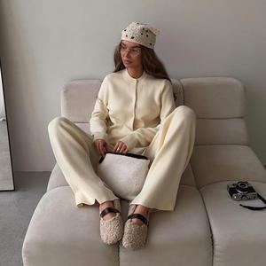 Fornitore di Maglieria Invernale, Set Personalizzato di Cardigan in Cotone e Pantaloni Abbinati a Vita Alta per Donna - Product Image 3