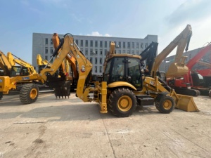Chargeuse-pelleteuse Caterpillar 424, engin de construction, poids 7980 kg, 0-2000 heures, disponible dès maintenant - Product Image 3