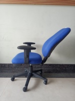 JOHOOFURNITURE Chaise de bureau moderne pivotante avec dossier haut en maille, roulettes, appui-tête et accoudoirs