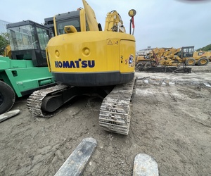 Komatsu PC138us et PC400-7 pelleteuse sur chenilles 35 tonnes d'occasion du Japon avec boîte de vitesses centrale 13 tonnes et composants de pompe - Product Image 2