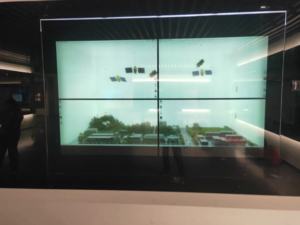 透明HD 4K/2Kタッチスクリーン<span class=keywords><strong>LCD</strong></span>ディスプレイショーケース32 "55" 床立っているデジタルサイネージ広告プレーヤーショッピングモール小売業者 - Product Image 6