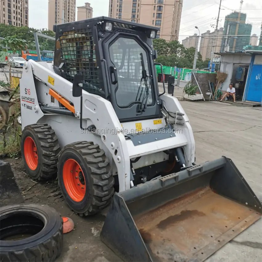 Chargeuses compactes sur pneus d'occasion Bobcat S16 Machine mécanique de chargement et de déchargement de godets avant Excellent état Prix bas Algérie