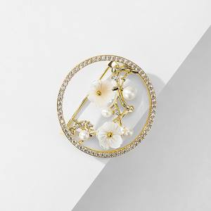 Nuevo Broche Unisex de Aleación Estilo Chino, Elegante, Vintage, con Diseño Calado de Flor de Ciruelo, Anti-Desgarros, Regalo de Moda para Fiesta - Product Image 6