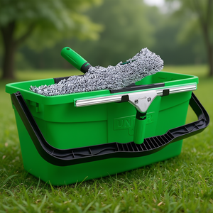 Kit per la pulizia dei vetri 12 L verde con raschietto per superfici in vetro - Product Image 3