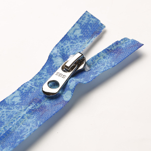 SBS # Fermeture éclair en nylon à 7 dents transparentes à glissière inversée avec ruban adhésif en PU bleu clair motif algues pour vêtements de villégiature et mode plage - Product Image 2