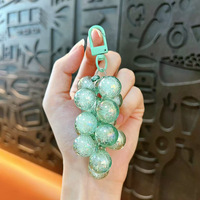 Porte-clés en acrylique avec breloque grappe de raisins à paillettes et perles, pour sac et clés de voiture, vente en gros