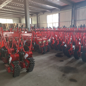 Cultivador de gasolina rojo con alimentador de semillas y múltiples accesorios, tractor multifuncional mini para granja. - Product Image 6