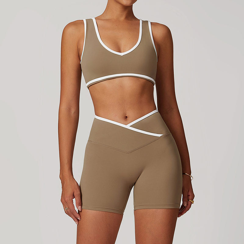 บรา &amp; กางเกงขาสั้นสีน้ำตาลอ่อน