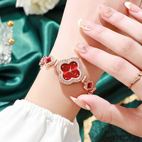 Vente chaude Tiktok Live Streaming Femmes Casual Bracelet En Acier Inoxydable Montre À Quartz Polyvalent Trèfle À Quatre Feuilles Bracelet Uhren