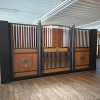 Box de cheval modulaire préfabriqué à toit plat avec remplissage en bambou/bois, porte battante, durable, facile à nettoyer et ventilé