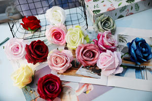 Faux <span class=keywords><strong>Rose</strong></span> rouge centres <span class=keywords><strong>de</strong></span> table fleurs préservées fleurs décoratives <span class=keywords><strong>pétale</strong></span> fleuriste fournitures pour la décoration <span class=keywords><strong>de</strong></span> mariage - Product Image 3