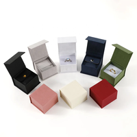Boîte à bijoux magnétique écologique en carton pour collier, bague, boucles d'oreilles, bracelet, emballage cadeau en papier magnétique