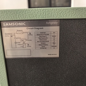 Mini-réfrigérateur vintage rétro Samsonic 120L avec compartiment congélateur, économe en énergie, fonctionnement silencieux, réfrigérateur compact pour dortoir ou bar - Product Image 6