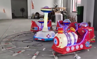 Vente directe d'usine divertissement en plein air parc d'attractions intérieur enfants 4 places mini train style britannique monter sur le train pour les enfants