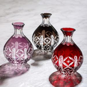 Ensemble de coupes et de carafes à saké japonais Edo Kiriko sculpté, luxe léger, avec coupes à saké sculptées à ventre large, <span class=keywords><strong>Toyo</strong></span> Sasaki - Product Image 1